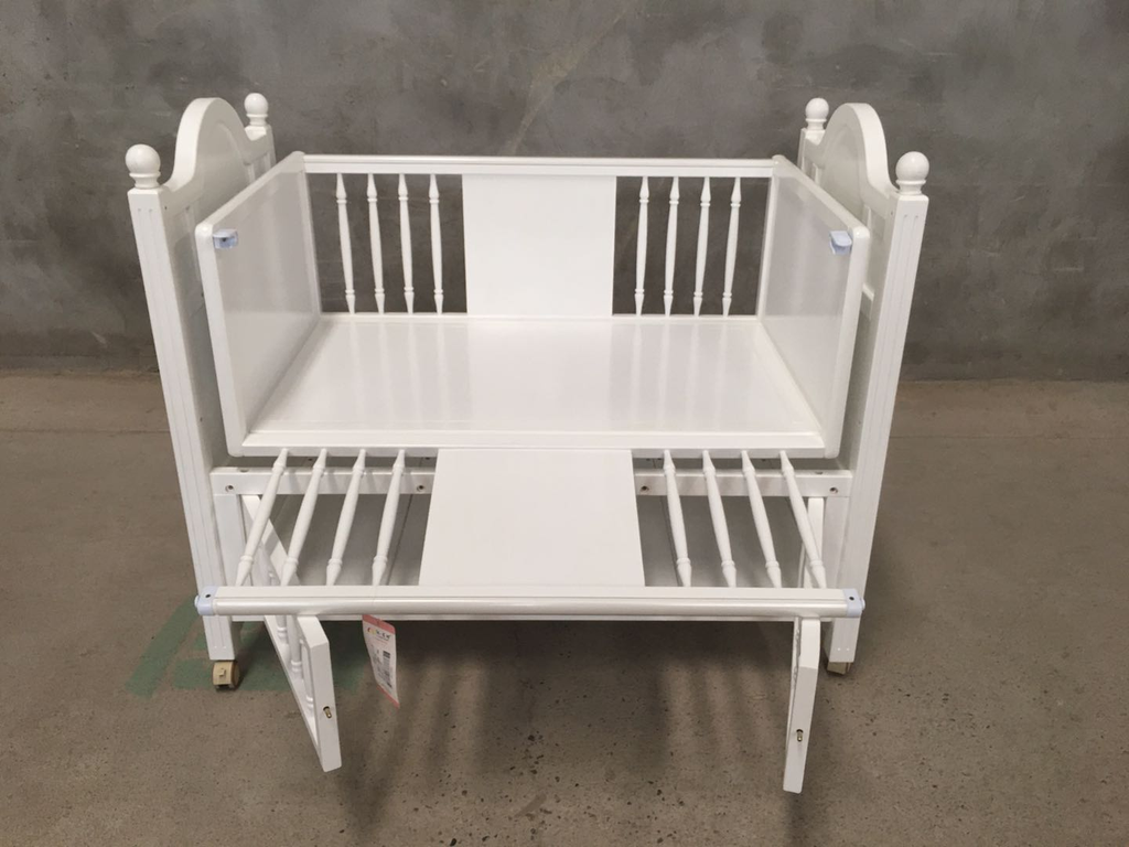 Rocking Oak Baby Cot